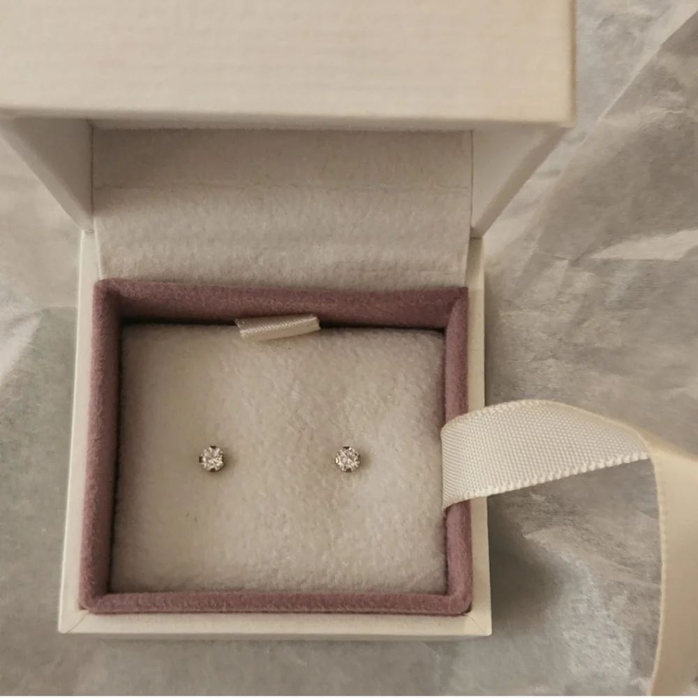 SOLID 10kt Yellow Gold with Diamond Earring studs 3mm